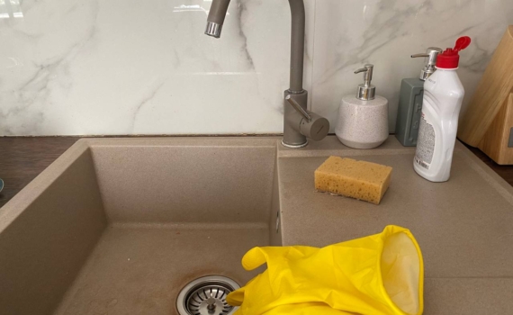 Вы портите столешницу и мойку, сами того не зная: чем на самом деле чистить искусственный камень Вы портите столешницу и мойку, сами того не зная: чем на самом деле чистить искусственный камень