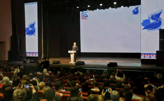 Миляев открыл в Туле Всероссийский фестиваль клубов «Учитель года» Миляев открыл в Туле Всероссийский фестиваль клубов «Учитель года»