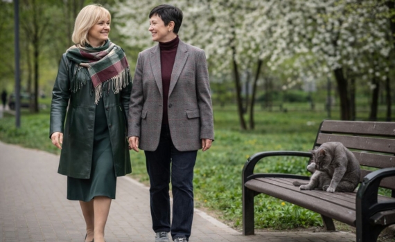 Как носить кожаную куртку или плащ в 50+ с достоинством королевы: 5 идей для стильного образа Как носить кожаную куртку или плащ в 50+ с достоинством королевы: 5 идей для стильного образа